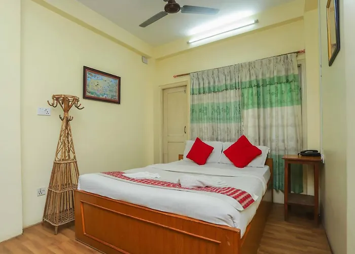 Four Eyes Hotel 3*